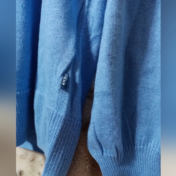 Sweater - Picture 4 of 4